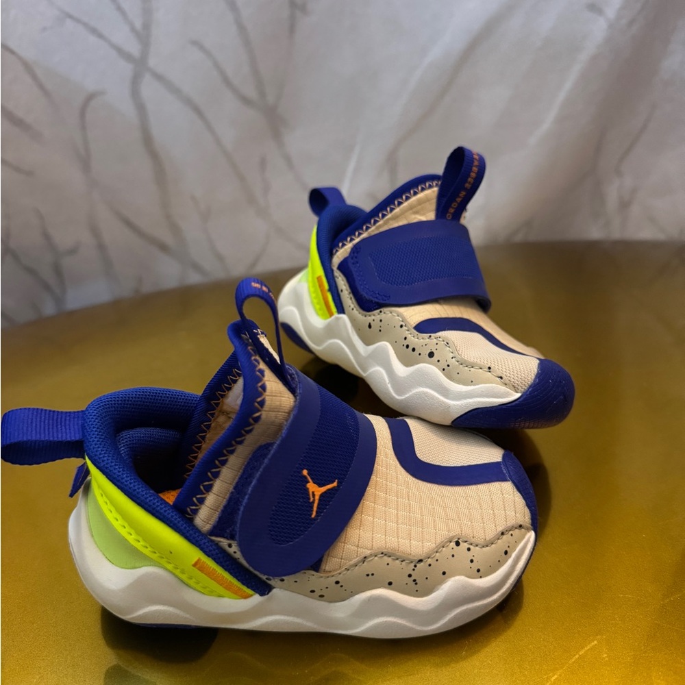 Jordan Stylish children's sports shoes